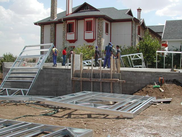 竣工交付的輕鋼房屋